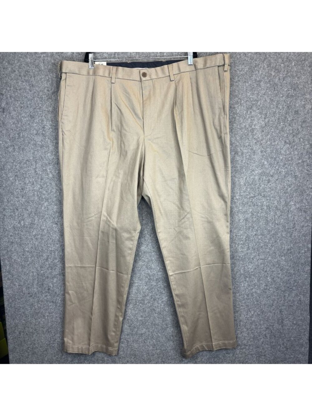 Dockers Mens Big & Tall Mens 48 x 32 Classic Fit Khaki Pants Pleated Lux Stretch